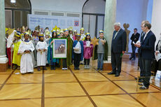 Naumburger Sternsinger zu Besuch beim Hessischen Ministerpräsidenten Volker Bouffier (Foto: Karl-Franz Thiede)